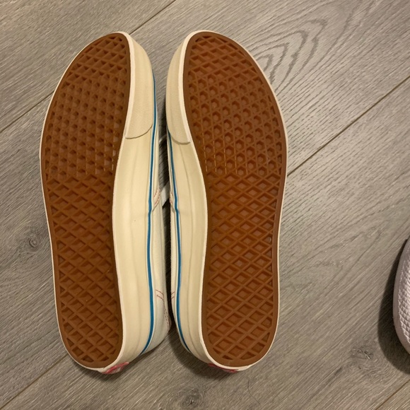 Vans - Picture 2 of 2